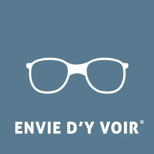 Envie D Y Voir est une marque déposée par UNE ILE