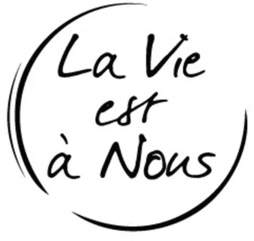 La Vie Est A Nous est une marque déposée par AGORA DISTRIBUTION