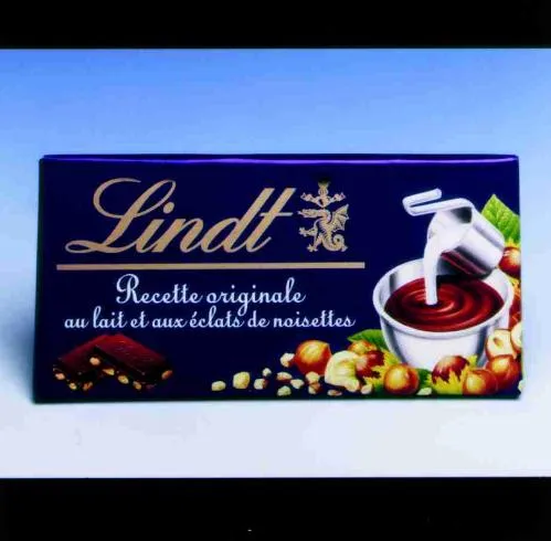 Lindt Recette Originale Au Lait Et Aux Eclats De Noisettes est une marque déposée par LINDT ET SPRUNGLI
