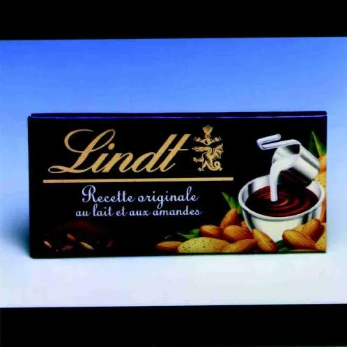 Lindt Recette Originale Au Lait Et Aux Amandes est une marque déposée par LINDT ET SPRUNGLI