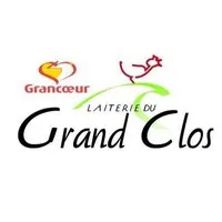 Voici le logo de la marque LAITERIE DU GRAND CLOS qui représente son identité graphique.