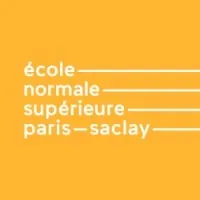 Voici le logo de la marque ECOLE NORMALE SUPERIEURE PARIS-SACLAY (ENS) qui représente son identité graphique.
