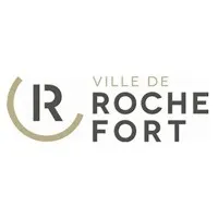 Voici le logo de la marque COMMUNE DE ROCHEFORT qui représente son identité graphique.