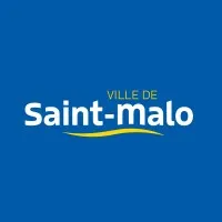 Voici le logo de la marque COMMUNE DE SAINT MALO qui représente son identité graphique.