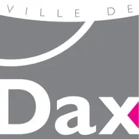 Voici le logo de la marque COMMUNE DE DAX qui représente son identité graphique.