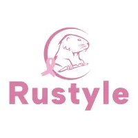 Voici le logo de la marque RUSTYLE qui représente son identité graphique.