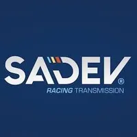 Voici le logo de la marque S.A.D.E.V. qui représente son identité graphique.