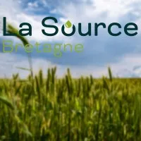 Voici le logo de la marque LA SOURCE BRETAGNE qui représente son identité graphique.