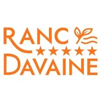 Voici le logo de la marque CAMPING DU RANC DAVAINE qui représente son identité graphique.