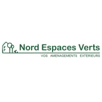 Voici le logo de la marque NORD ESPACES VERTS (VRD CLOTURES) qui représente son identité graphique.