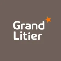 Voici le logo de la marque FIRST SERVICE qui représente son identité graphique.