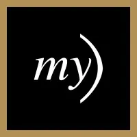 Voici le logo de la marque RNO BYMYCAR VOSGES qui représente son identité graphique.
