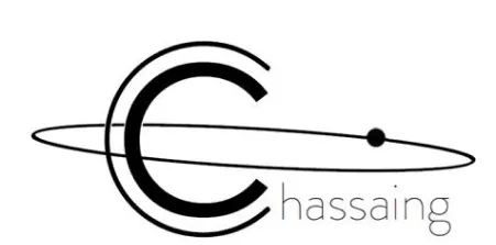 Voici le logo de la marque SAE CHASSAING CLAUDE qui représente son identité graphique.