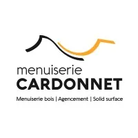 Voici le logo de la marque MENUISERIE CARDONNET qui représente son identité graphique.