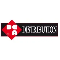 Voici le logo de la marque D.C.A. DISTRIBUTION (D.C.A. DISTRIBUTION) qui représente son identité graphique.