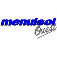 Voici le logo de la marque MENUISOL OUEST qui représente son identité graphique.