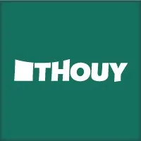Voici le logo de la marque THOUY HOLDING qui représente son identité graphique.