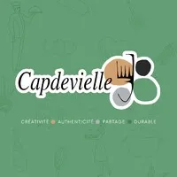 Voici le logo de la marque CAPDEVIELLE TRAITEUR qui représente son identité graphique.
