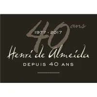 Voici le logo de la marque HENRI DE ALMEIDA CREATIONS qui représente son identité graphique.