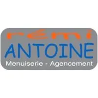 Voici le logo de la marque ANTOINE AGENCEMENT - MENUISERIE qui représente son identité graphique.