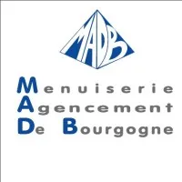 M A D B POSE logo