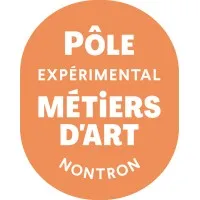 Voici le logo de la marque POLE EXPERIMENTAL DES METIERS D'ART DE NONTRON ET DU PERIGORD-LIMOUSIN (PEMA) qui représente son identité graphique.