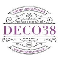 Voici le logo de la marque SARL DECO 38 qui représente son identité graphique.