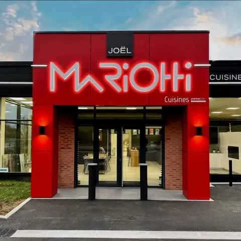Voici le logo de la marque JOEL MARIOTTI qui représente son identité graphique.
