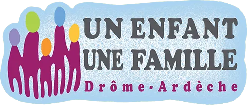 Voici le logo de la marque UN ENFANT UNE FAMILLE DROME ARDECHE qui représente son identité graphique.
