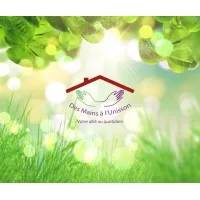 DES MAINS A L'UNISSON (DE M A U) logo