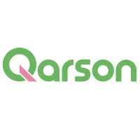 Voici le logo de la marque QARSON (QARSON) qui représente son identité graphique.