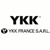 Voici le logo de la marque YKK FRANCE qui représente son identité graphique.