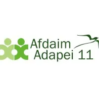 Voici le logo de la marque AFDAIM ADAPEI 11 ASSOCIATION FAMILIALE DEPARTEMENTALE D AIDE AUX PERSONNES HANDICAPEES MENTALES (AFDAIM ADAPEI 11) qui représente son identité graphique.