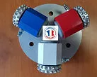 Voici le logo de la marque OUTILS SOLS SYSTEMES (O.S.S) qui représente son identité graphique.