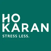 Voici le logo de la marque HO KARAN qui représente son identité graphique.