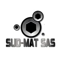Voici le logo de la marque SUD-MAT qui représente son identité graphique.