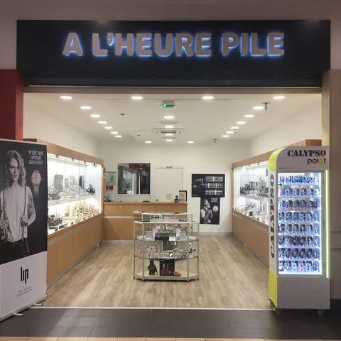 A L HEURE PILE logo