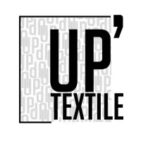 Voici le logo de la marque UP'TEXTILE qui représente son identité graphique.