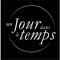 UN JOUR DANS LE TEMPS logo