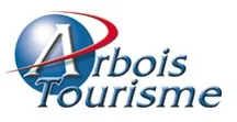 Voici le logo de la marque ARBOIS TOURISME 21 qui représente son identité graphique.