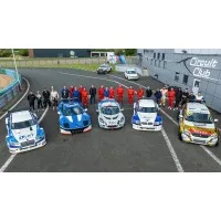 K R DRIVING EXPERIENCE logo