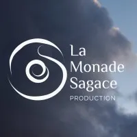 Voici le logo de la marque LA MONADE SAGACE qui représente son identité graphique.