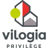 Voici le logo de la marque VILOGIA PRIVILEGE qui représente son identité graphique.