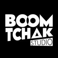 Voici le logo de la marque BOOM TCHAK qui représente son identité graphique.