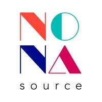 Voici le logo de la marque NONA SOURCE qui représente son identité graphique.