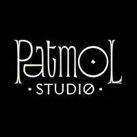 Voici le logo de la marque PATMOL STUDIO qui représente son identité graphique.
