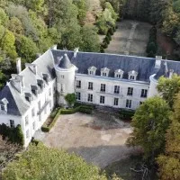 CHATEAU DE CHARNIZAY SARL logo