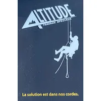 Voici le logo de la marque ALTITUDE TS qui représente son identité graphique.