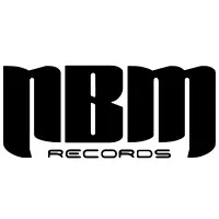 Voici le logo de la marque NBM RECORDS qui représente son identité graphique.