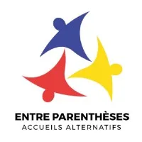 Voici le logo de la marque ENTRE PARENTHESES qui représente son identité graphique.